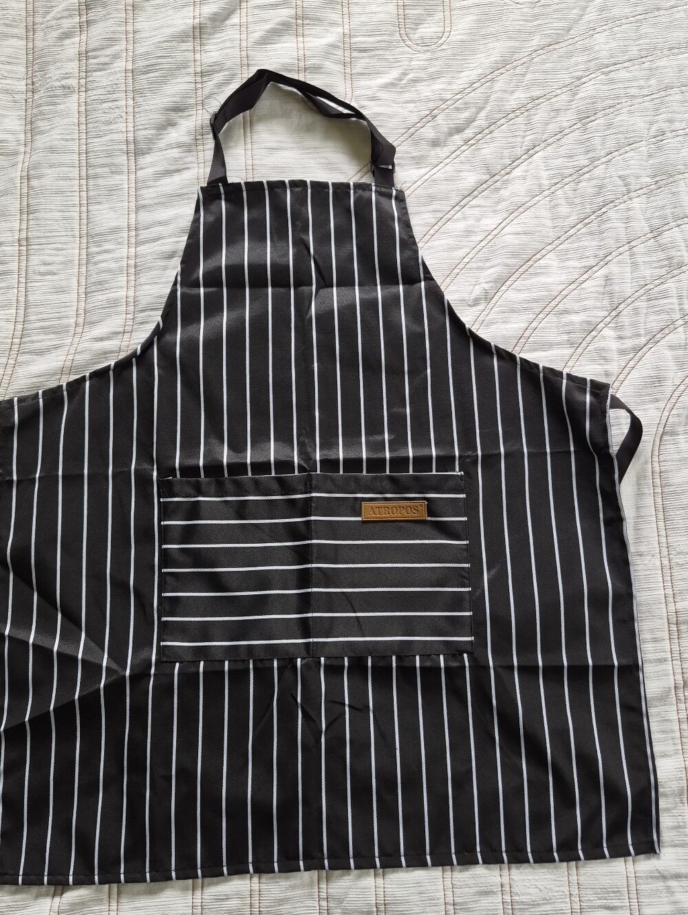 Black & White Striped Apron. 2 Pockets. Tie Back. Adjustable Neck Strap. NEW